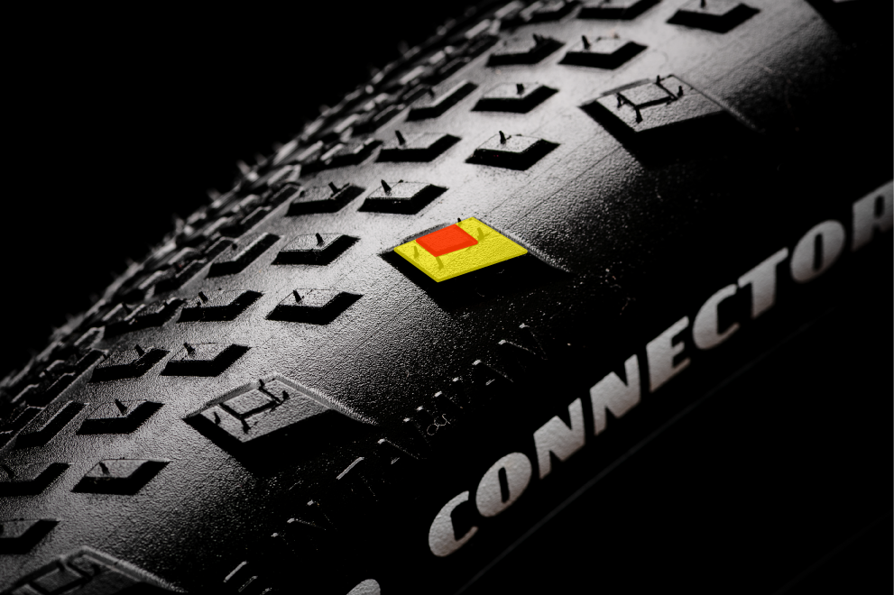 Connectorタイヤのサイドブロックのアップ